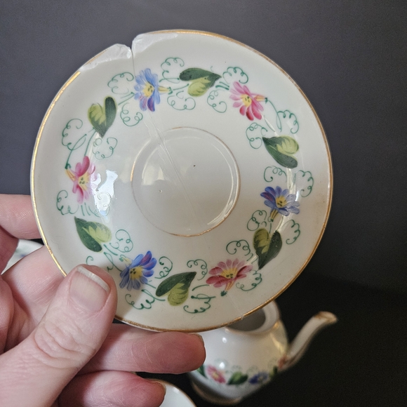Floral Porcelain Tea Set - Picture 6 of 8